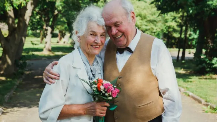 Einladung Zur Goldenen Hochzeit: Ideen Für Die Perfekten Einladungskarten
