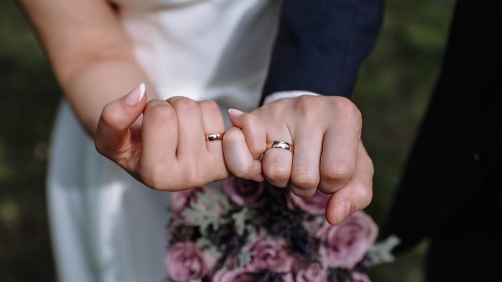 Eheversprechen erneuern: Alles was du über das zweite Ja-Wort wissen musst