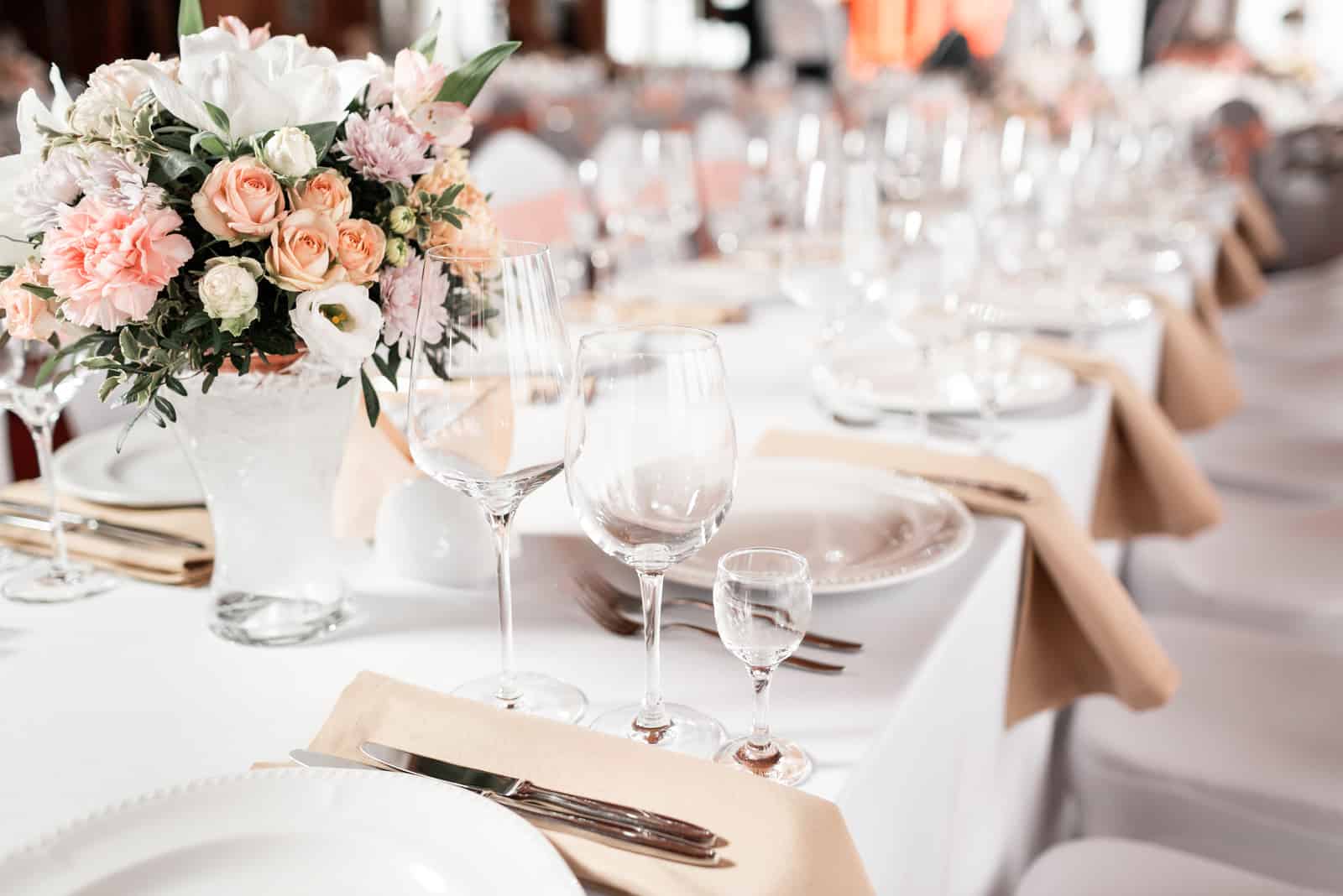 Luxus eleganter Tisch für die Hochzeit