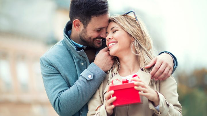 14. Hochzeitstag: Symbolik, Geschenkideen und Glückwünsche