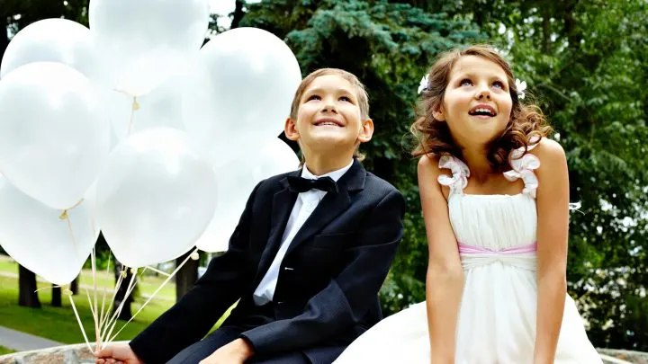 Blumenkinder Kleider und Anzüge inkl. Tipps für den beliebten Brauch