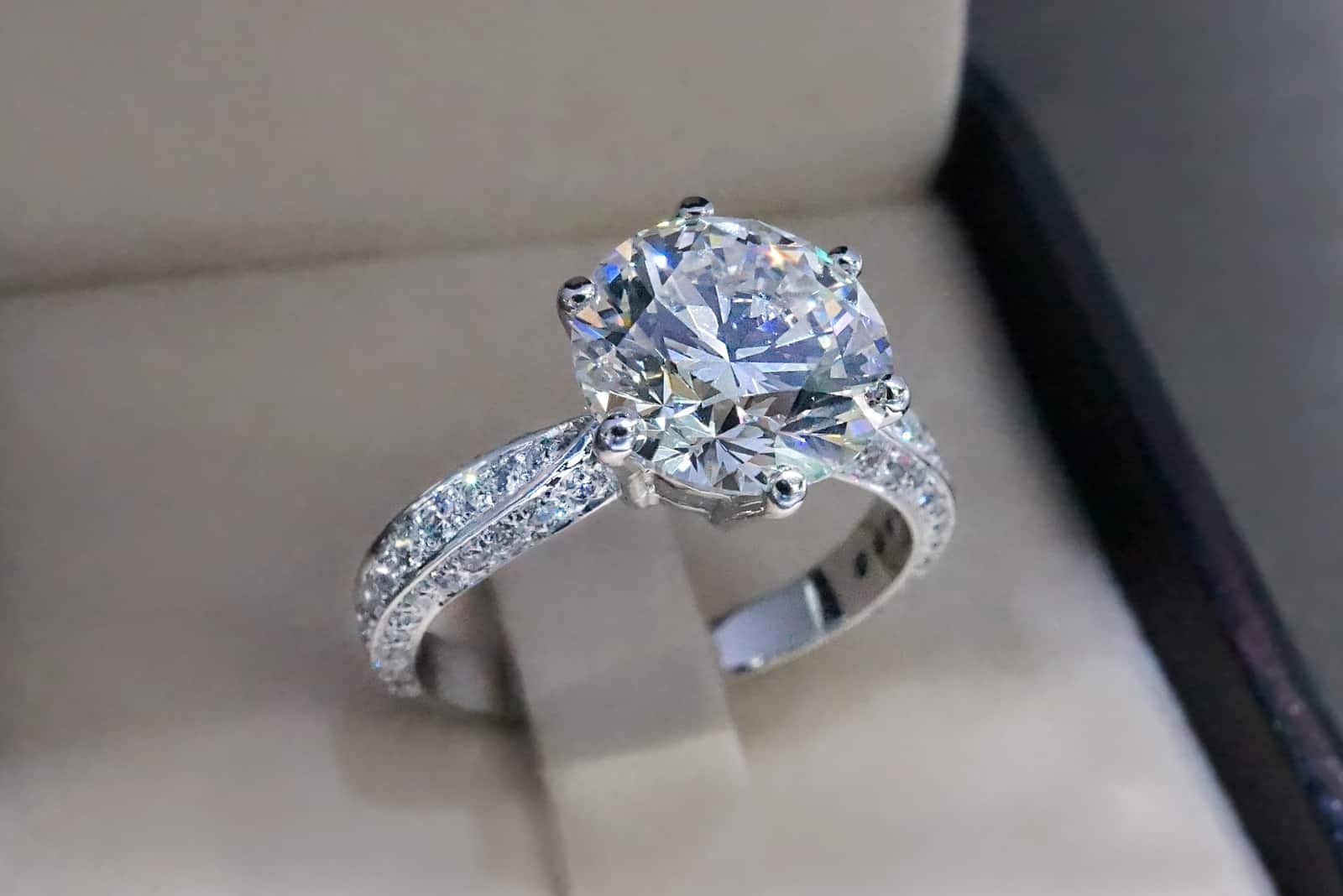 Diamant-Verlobungsring