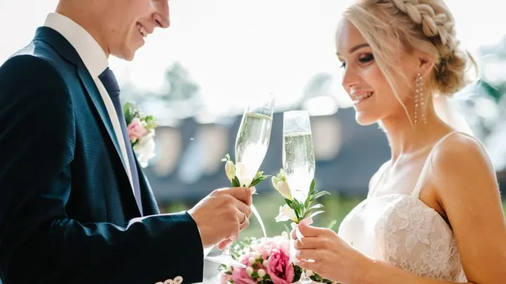 Die besten Ideen und Tipps zum Sektempfang auf Hochzeiten inkl. Checkliste