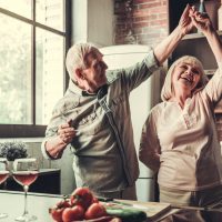 &auml;lteres Paar feiert