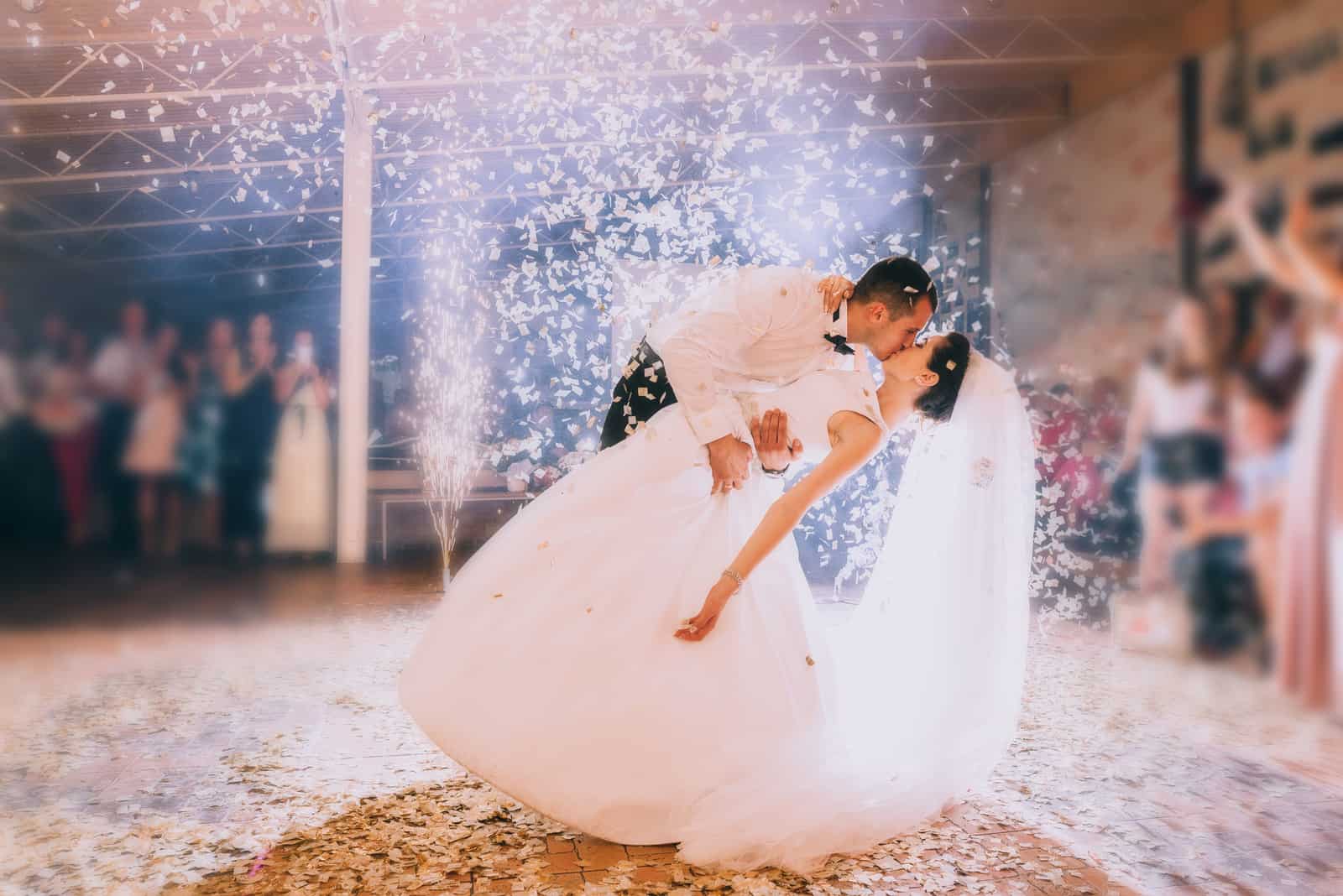 Hochzeitstanz Lieder Die Allerschonsten Lieder Fur Euren Eroffnungstanz