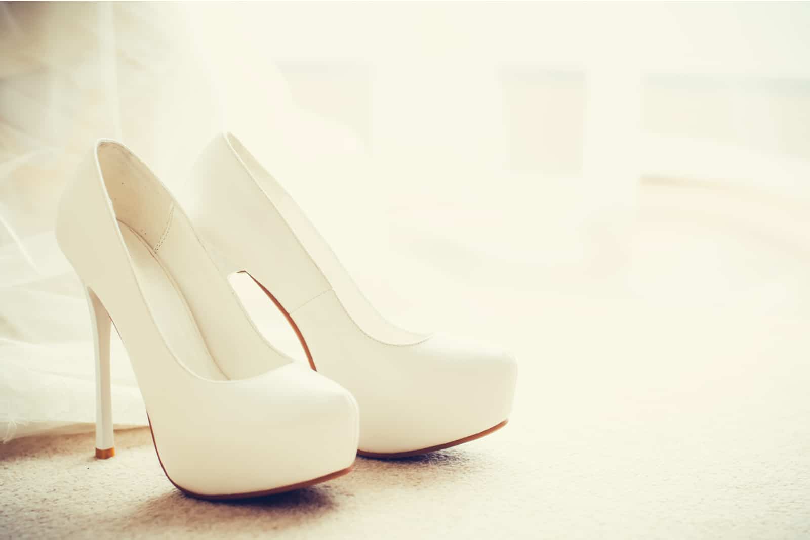 Weißer Schuh der Braut