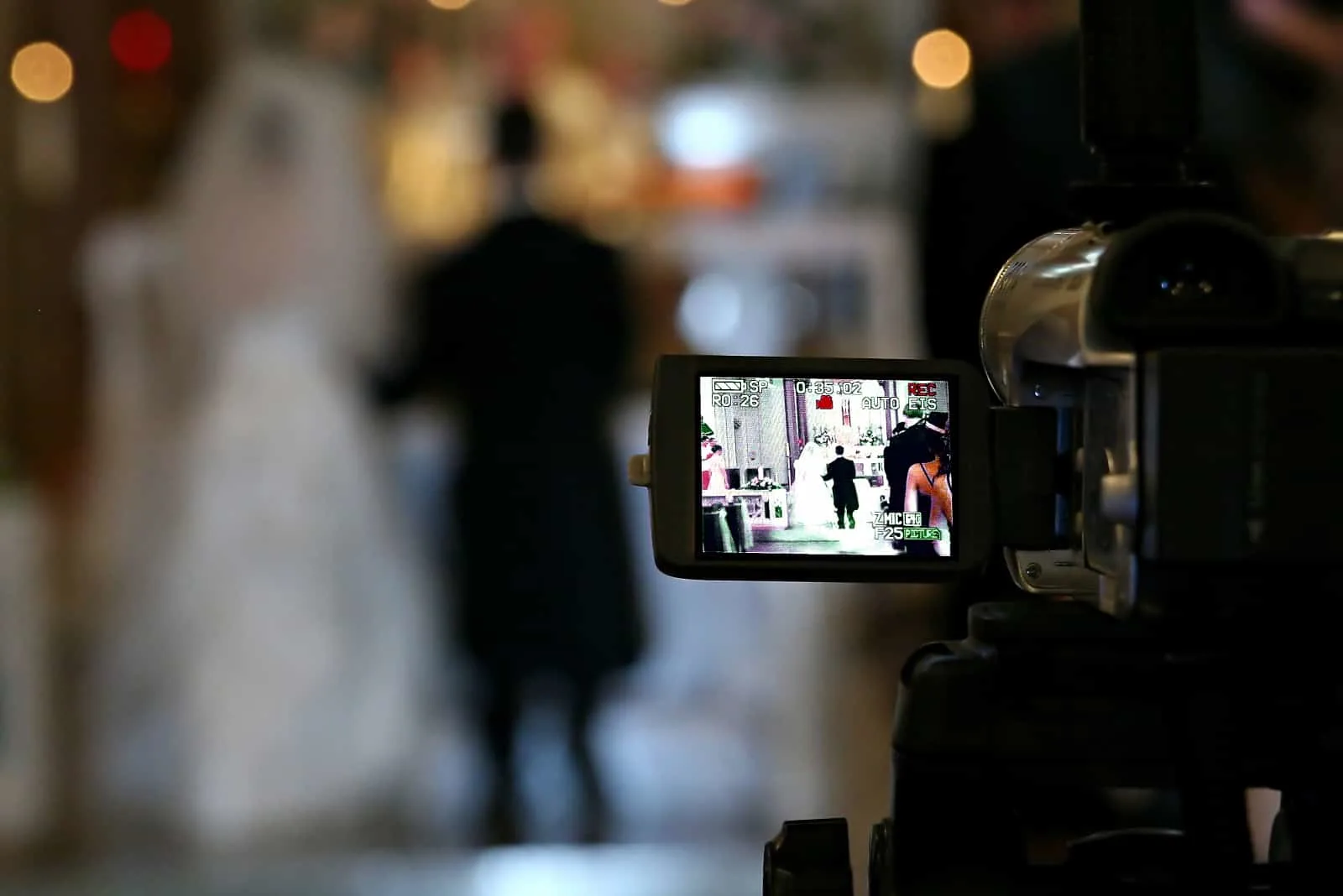 eine Kamera, die die Hochzeit aufzeichnet