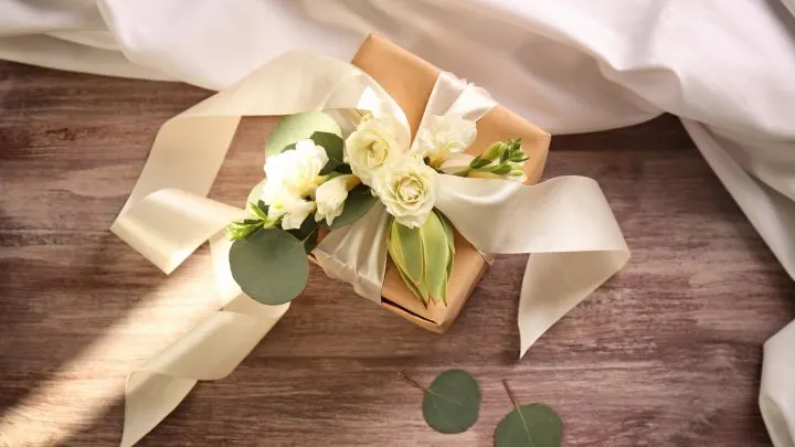 Stilvolle Hochzeitsgeschenke: Die schönsten Geschenkideen für das Brautpaar