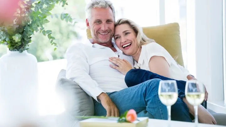 13. Hochzeitstag: Bedeutung, Geschenkideen und Sprüche