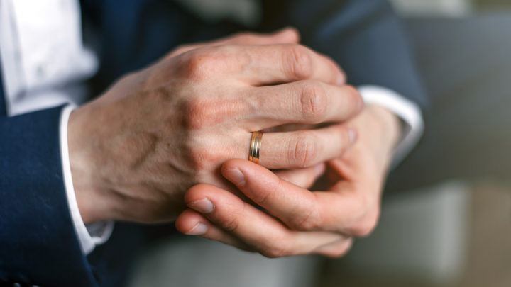 Verlobungsring Mann: Tragen auch die Herren ein Zeichen der Liebe?