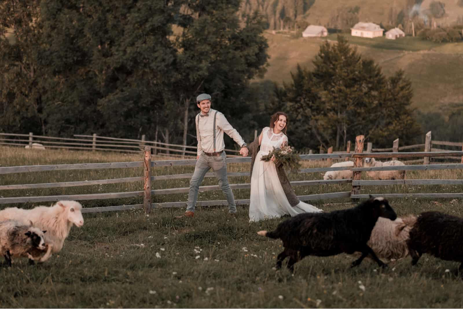 Brautpaar auf einem Bauernhof