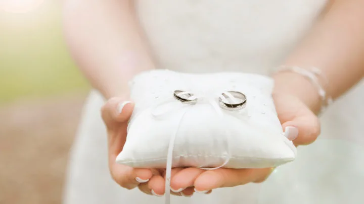 Schicke Ringkissen: ein unverzichtbares Accessoire für deinen Hochzeitstag