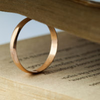 goldener Ring und Buch